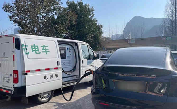 白玉汽车搭电